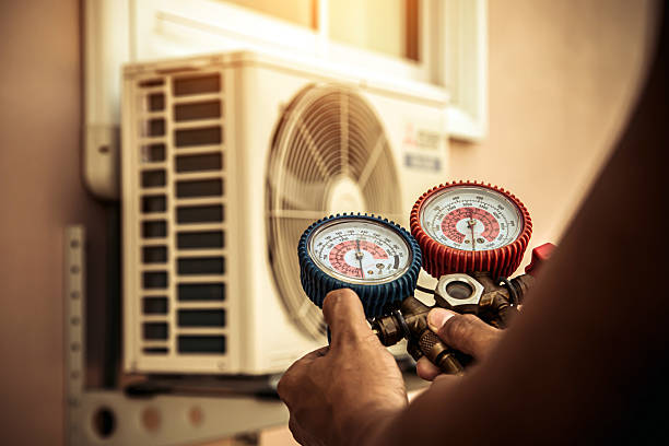 Professional Hvac technician working in Mechanicsburg, PA